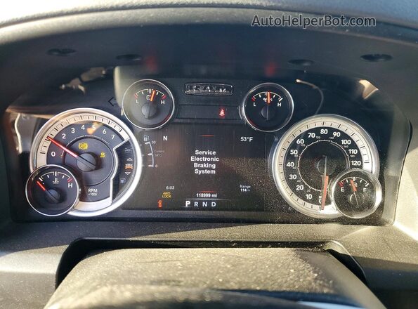 1C6RR7LG9JS222323 2018 RAM 1500 Silver Widok zestawu wskaźników