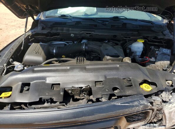 1C6RR7LG9LS140174 2020 RAM 1500 Black Widok wnętrza z tyłu