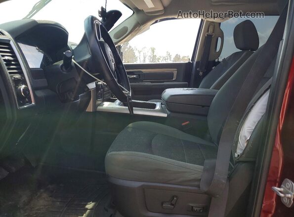 1C6RR7LGXJS263821 2018 RAM 1500 Бордовый Вид салона спереди