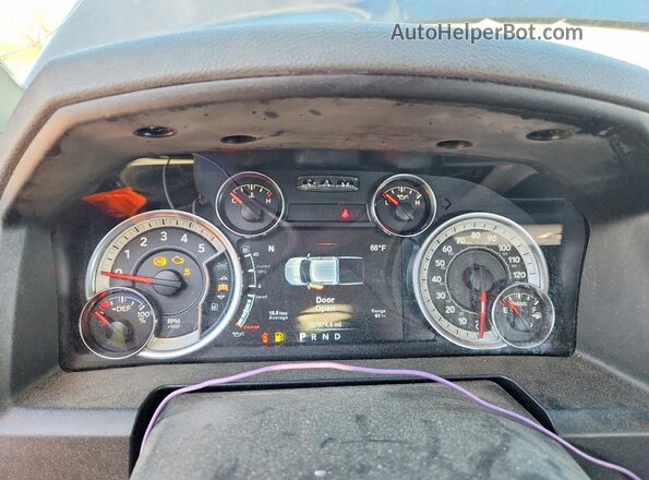 1C6RR7LM1JS354532 2018 RAM 1500 Blue Instrument cluster view