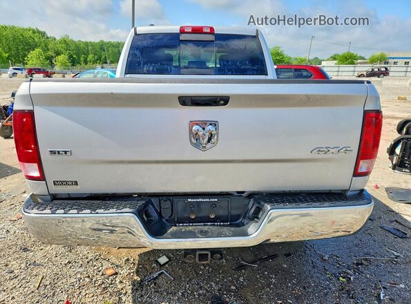 1C6RR7LT0JS218867 2018 RAM 1500 Серебряный Вид сзади