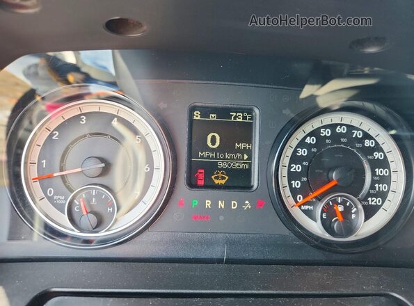 1C6RR7LT0JS218867 2018 RAM 1500 Серебряный Вид щитка приборов