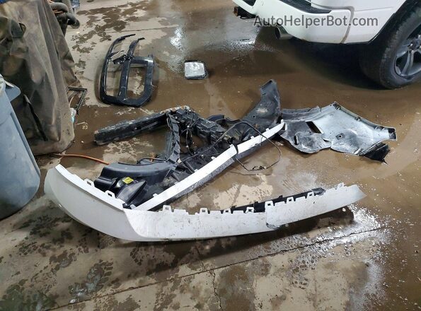1C6RR7MT1JS241122 2018 RAM 1500 White Vista del compartimento del motor