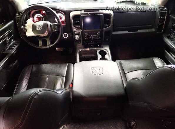 1C6RR7MT3JS145864 2018 RAM 1500 Черный Вид панели приборов