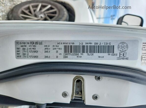 1C6RR7MTXJS259909 2018 RAM 1500 Белый Вид подкапотного пространства