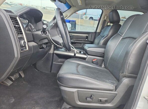 1C6RR7MTXJS259909 2018 RAM 1500 Белый Вид салона спереди