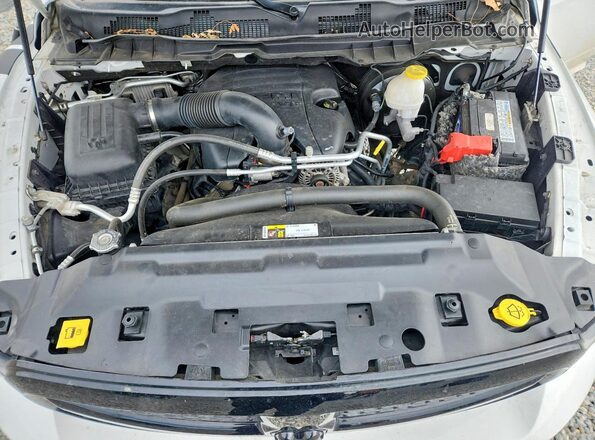1C6RR7MTXJS259909 2018 RAM 1500 Белый Вид задней части салона