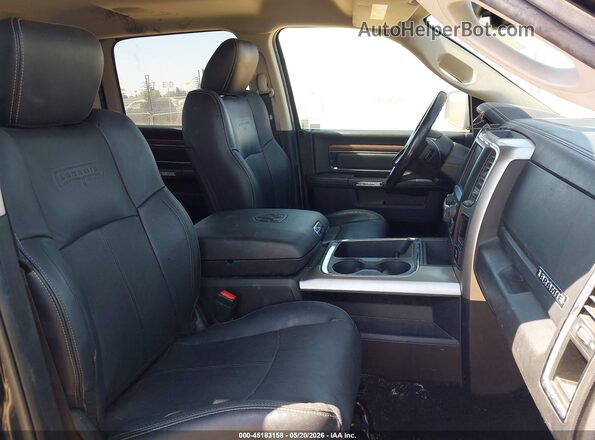 1C6RR7NM3HS877591 2017 RAM 1500 Серый Вид салона спереди