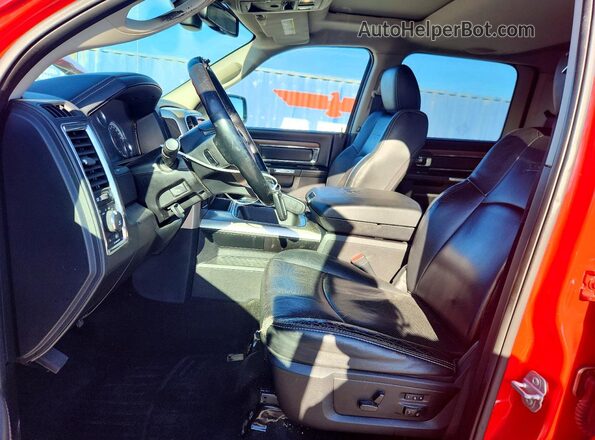 1C6RR7NT3GS137724 2016 RAM 1500 Red Widok wnętrza z przodu