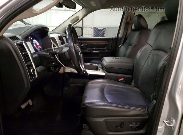 1C6RR7NT3JS209707 2018 RAM 1500 Silver Vista interior delantera
