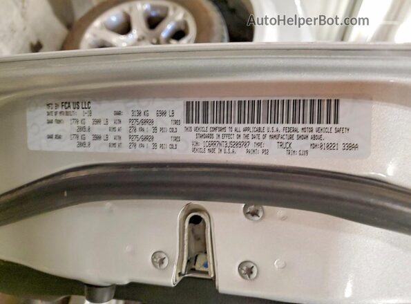 1C6RR7NT3JS209707 2018 RAM 1500 Silver Vista del compartimento del motor