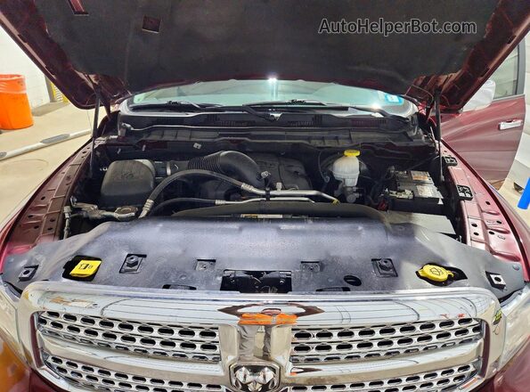 1C6RR7NT6JS250235 2018 RAM 1500 Бордовый Вид задней части салона