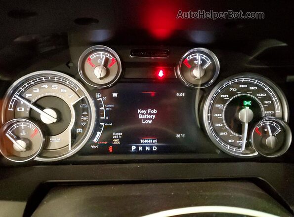1C6RR7PT9JS113223 2018 RAM 1500 Maroon Widok zestawu wskaźników
