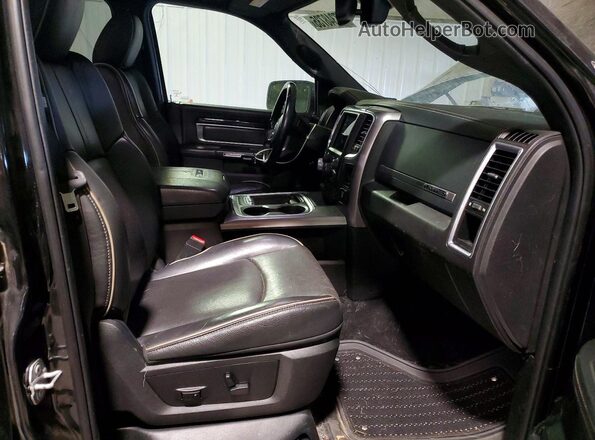 1C6RR7PT9JS207487 2018 RAM 1500 Black Vista interior delantera