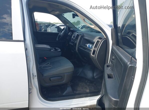1C6RR7ST0JS206347 2018 RAM 1500 White Widok wnętrza z przodu