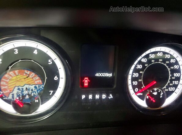 1C6RR7ST0PS537602 2023 RAM 1500 White Widok zestawu wskaźników