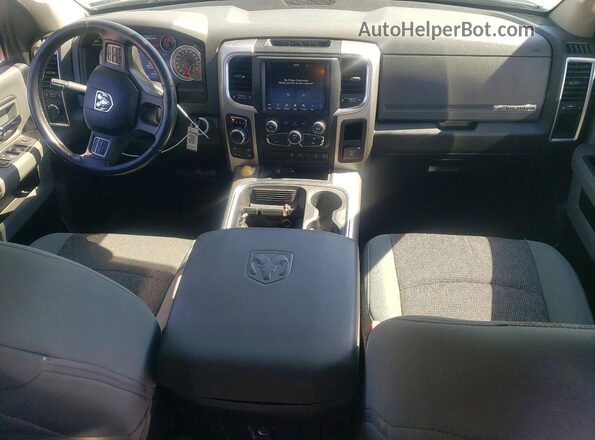 1C6RR7TT9JS302217 2018 RAM 1500 Blue Вид панелі приладів