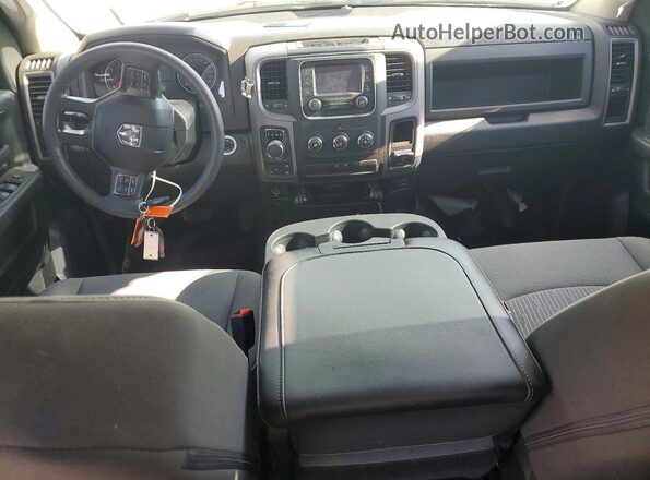 1C6RR7XTXRS185639 2024 RAM 1500 White Widok deski rozdzielczej