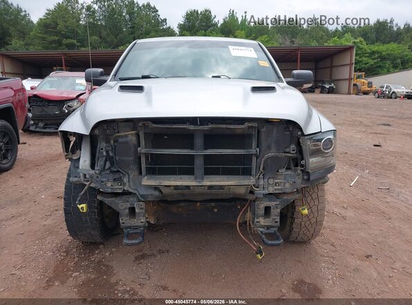 1C6RR7YT4GS336678 2016 RAM 1500 Серебряный Вид задней части салона