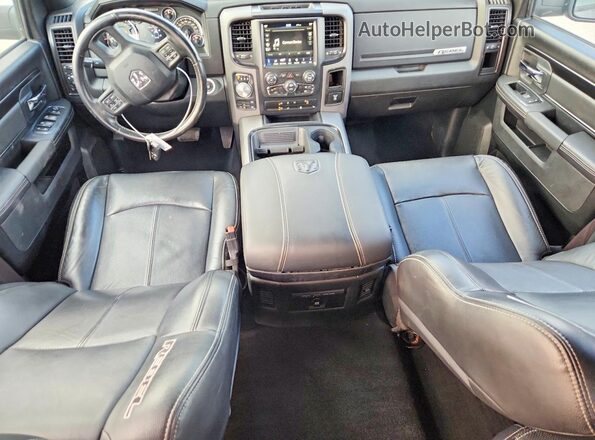 1C6RR7YT4JS196607 2018 RAM 1500 Charcoal Vista del salpicadero