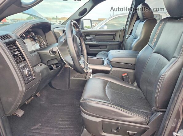 1C6RR7YT4JS196607 2018 RAM 1500 Charcoal Vista interior delantera