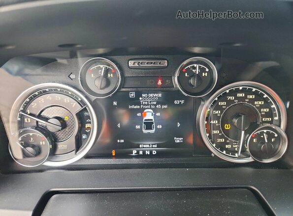 1C6RR7YT4JS196607 2018 RAM 1500 Charcoal Vista del cuadro de instrumentos
