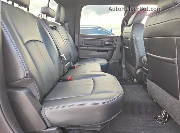 1C6RR7YT4JS196607 2018 RAM 1500 Charcoal Vista de los asientos traseros