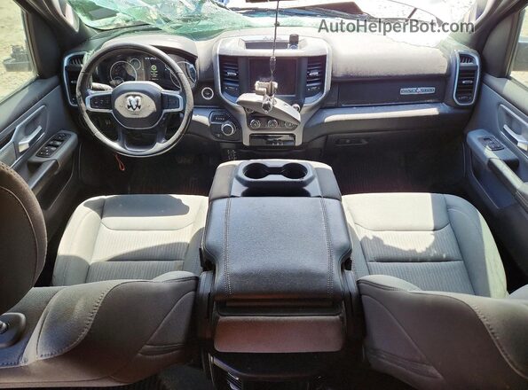 1C6RREBG0NN329237 2022 RAM 1500 Серебряный Вид панели приборов