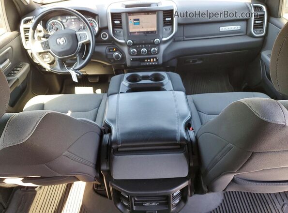 1C6RREFG9NN364689 2022 RAM 1500 Темно-бордовый Вид панели приборов