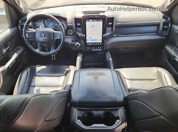 1C6RREHT4NN399134 2022 RAM 1500 Burgundy Vista del salpicadero