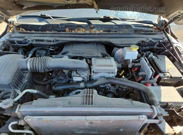 1C6RREHT6KN847689 2019 RAM 1500 Silver Widok wnętrza z tyłu