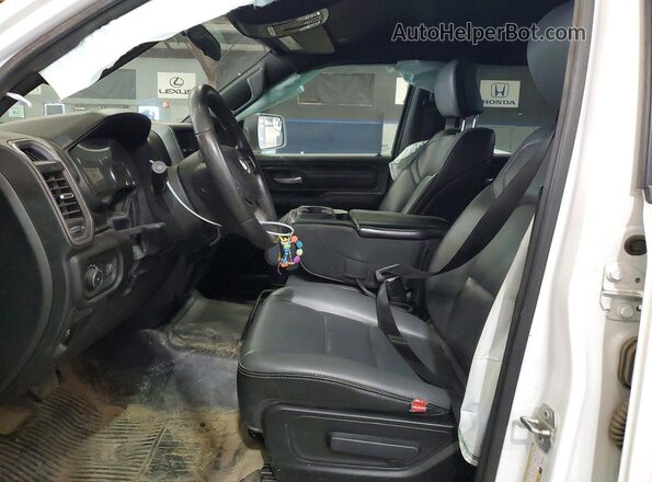 1C6RRFCG3NN438442 2022 RAM 1500 White Вид салону спереду
