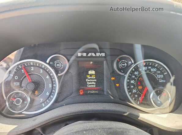 1C6RRFCG8SN634873 2025 RAM 1500 White ხელსაწყოთა პანელის ხედი
