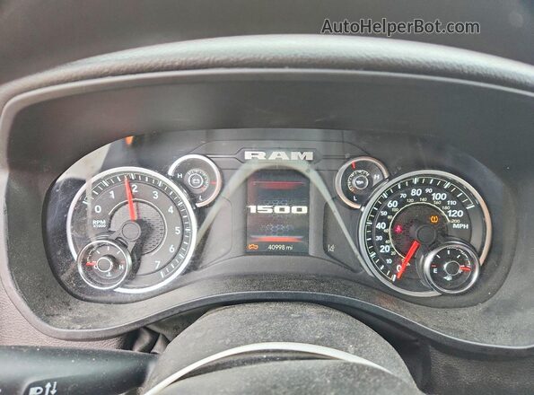 1C6RRFCGXSN650119 2025 RAM 1500 Белый Вид щитка приборов