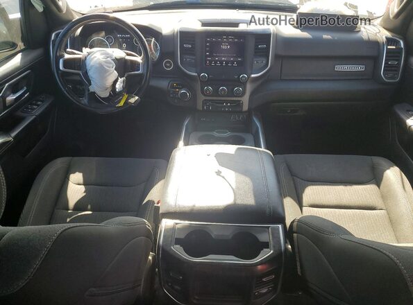 1C6RRFFGXKN646695 2019 RAM 1500 White Вид панелі приладів