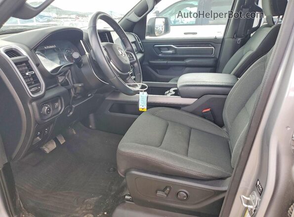 1C6RRFFGXNN386741 2022 RAM 1500 Gray Vista interior delantera