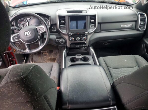 1C6SRFFT2MN565823 2021 RAM 1500 Бордовый Вид панели приборов