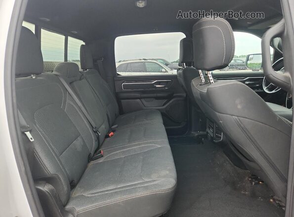 1C6SRFFT5MN567498 2021 RAM 1500 White Widok tylnych siedzeń