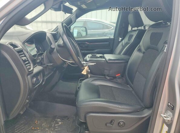 1C6SRFFT5MN596354 2021 RAM 1500 Silver Vista interior delantera