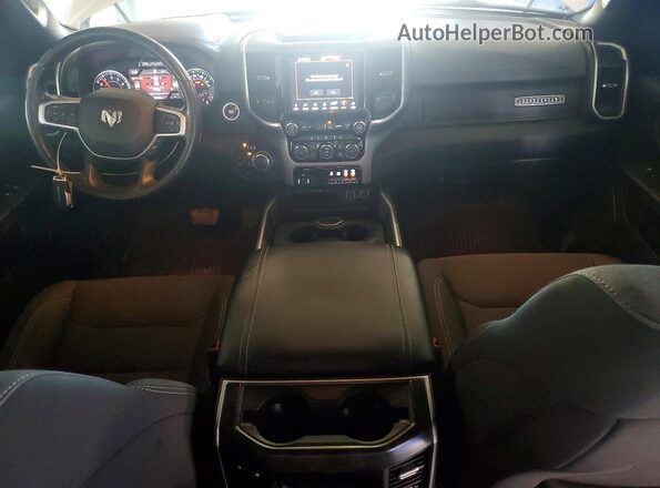 1C6SRFFT8MN678501 2021 RAM 1500 Серебряный Вид панели приборов