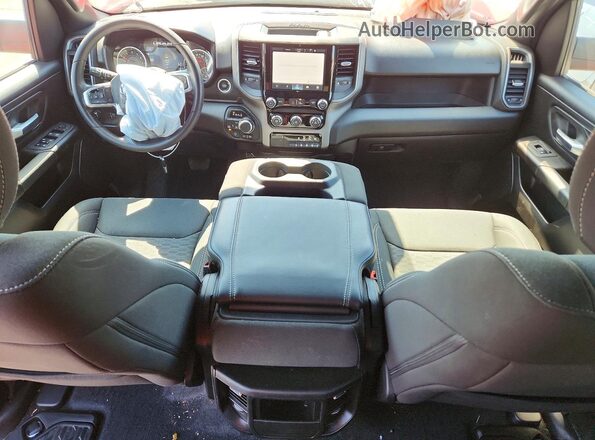 1C6SRFGP5SN692466 2025 RAM 1500 Красный Вид панели приборов