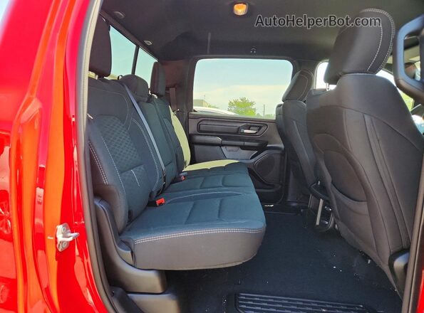 1C6SRFGP5SN692466 2025 RAM 1500 Красный Вид задних сидений