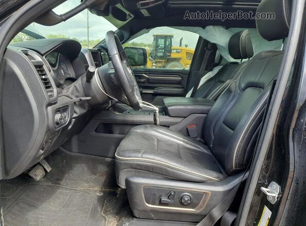 1C6SRFHT3LN254848 2020 RAM 1500 Black Widok wnętrza z przodu