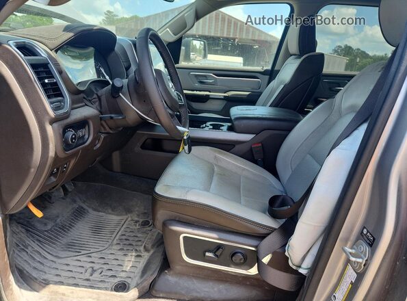 1C6SRFJP0SN525912 2025 RAM 1500 Silver Front interior view