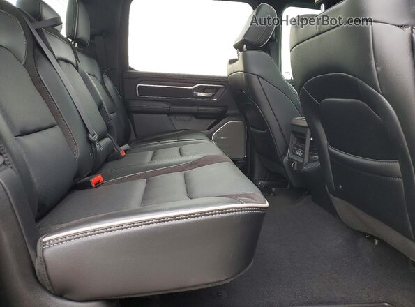 1C6SRFJP0SN692187 2025 RAM 1500 Black Widok tylnych siedzeń