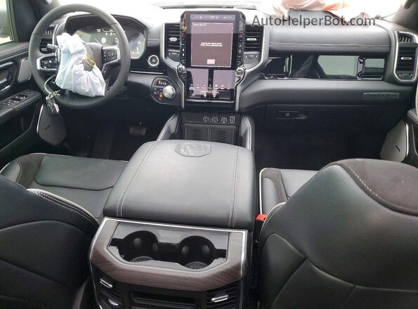 1C6SRFJP0SN692187 2025 RAM 1500 Black Widok deski rozdzielczej
