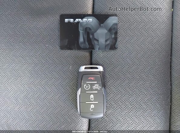 1C6SRFJP3SN752155 2025 RAM 1500 Белый Вид панели приборов