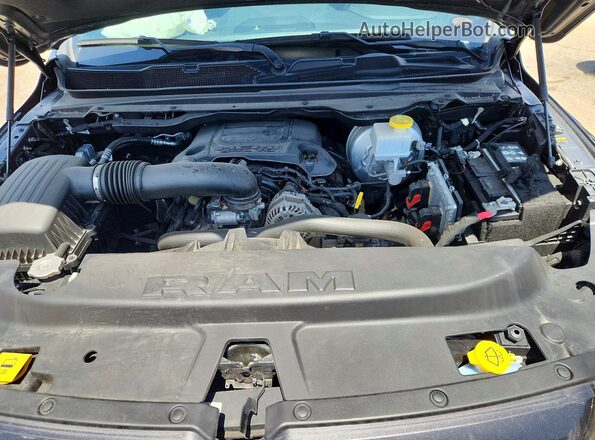 1C6SRFJT0NN285701 2022 RAM 1500 Charcoal Widok wnętrza z tyłu