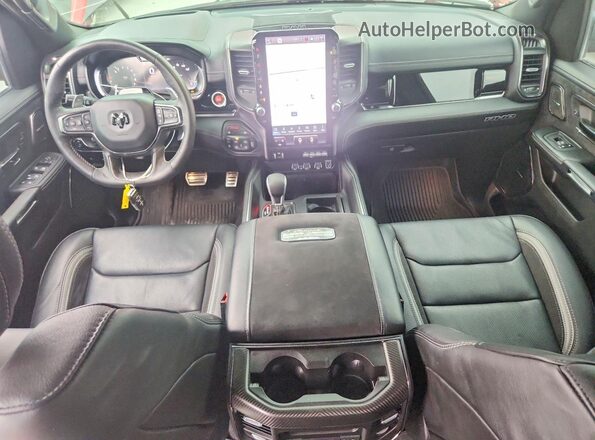 1C6SRFUP7SN573662 2025 RAM 1500 Красный Вид панели приборов
