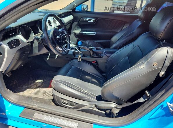 1FA6P8CF1H5340590 2017 FORD MUSTANG Синий Вид салона спереди